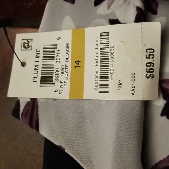 NWT Alfani Sleeveless High Neck Blouse, size 14 - Picture 3 of 5